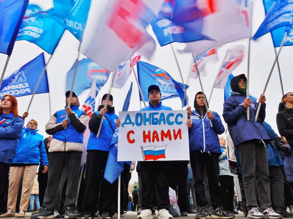 «Мы всегда были единым народом»: в Кургане празднуется День воссоединения новых регионов РФ. Фото, видео