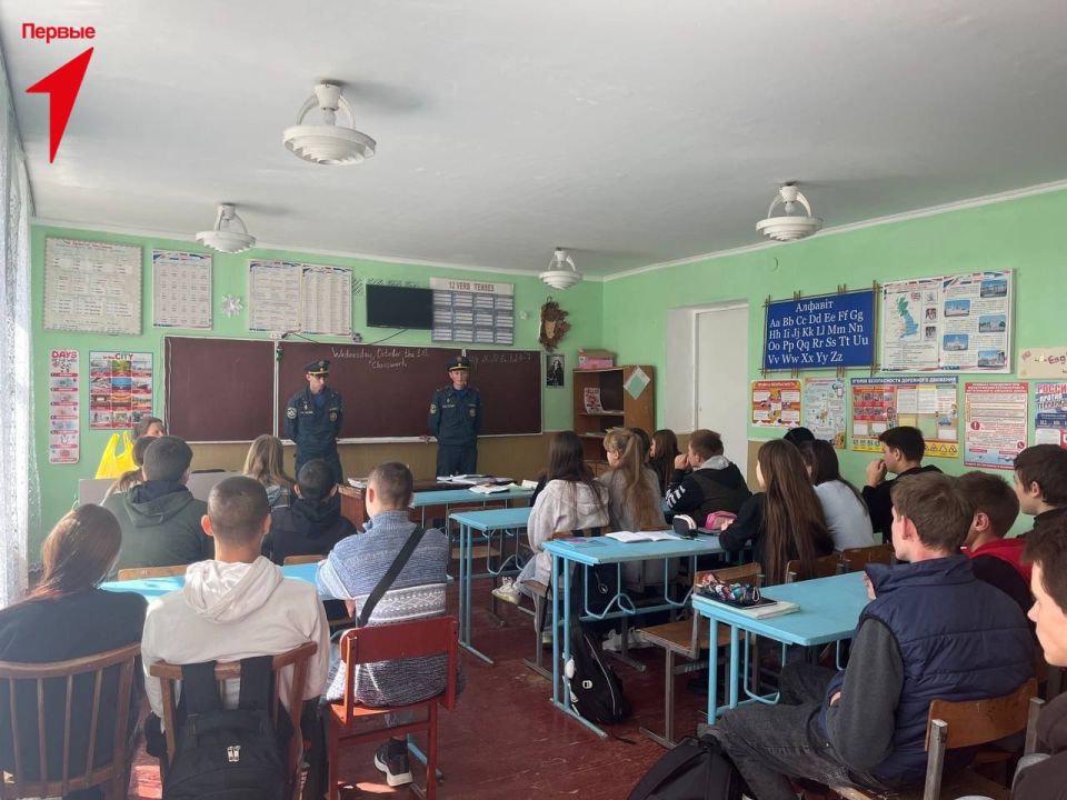 Первые Горьковской школы встретились с представителями МЧС