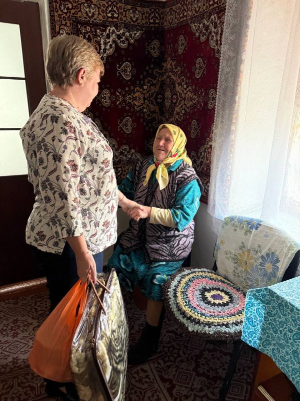 В Международный день пожилых людей долгожителям Херсонской области вручили персональные поздравления