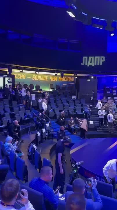 � ������ �������� XXXVII ����� ����