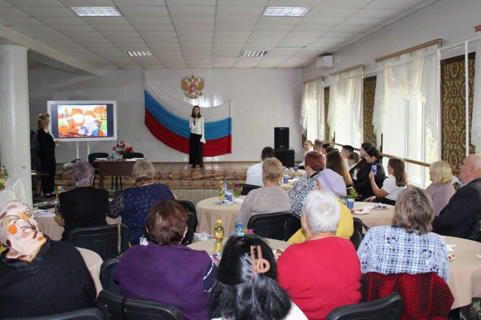 В Новотроицком центре культуры и досуга состоялось торжественное мероприятие, посвященное Дню пожилых людей