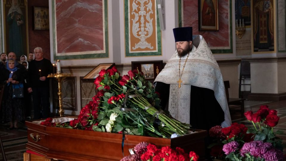 В Крыму простились с погибшим от БПЛА главой Совета депутатов Новой Каховки