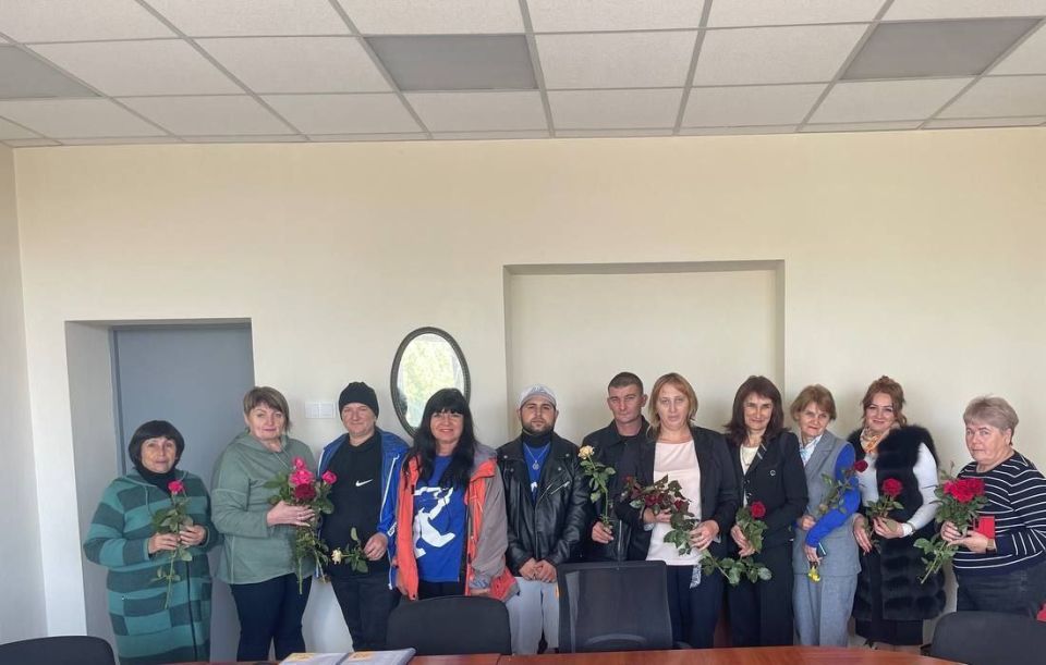В преддверии Дня учителя: Теплое поздравление от "Единой России" и Вольновского ДК