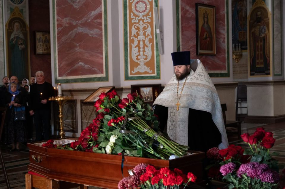 Губернатор Херсонской области Владимир Сальдо сообщил, что сегодня в Симферополе прошло прощание с председателем Совета депутатов городского округа Новая Каховка Владимиром Леонтьевым