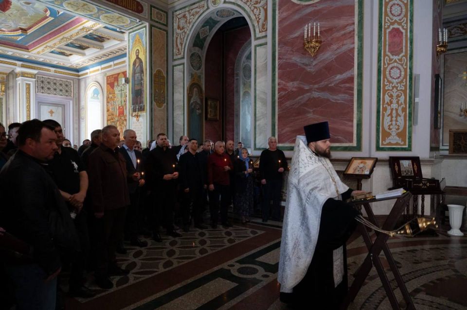 Сегодня в Симферополе в соборе Александра Невского простились с Владимиром Павловичем Леонтьевым