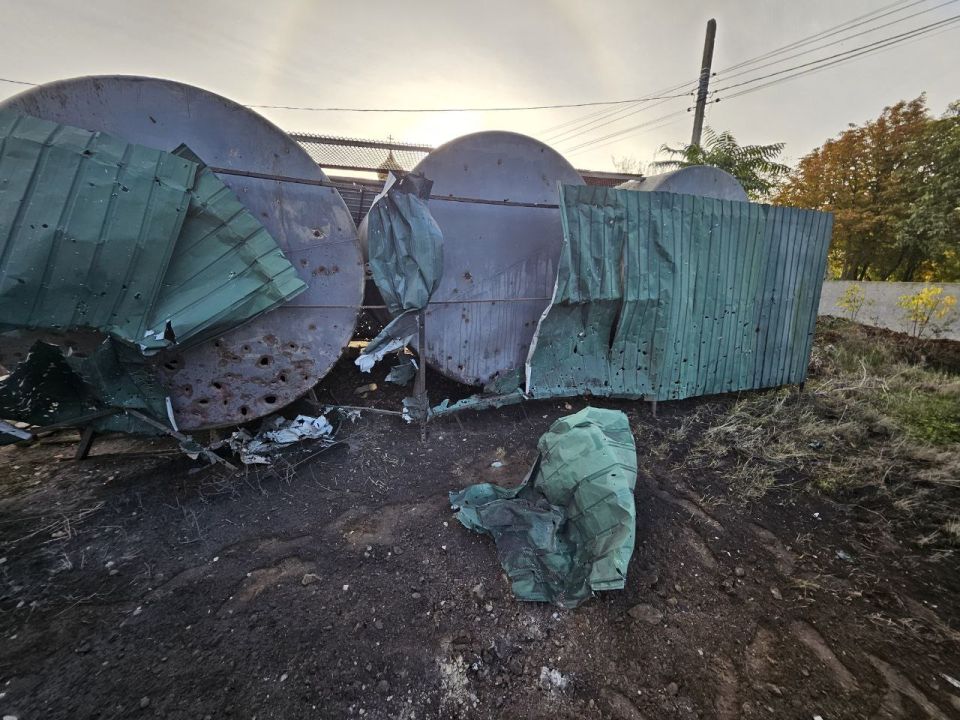 Украинские боевики нанесли 694 удара по территории Алешкинского округа за неделю, сообщил Руслан Хоменко