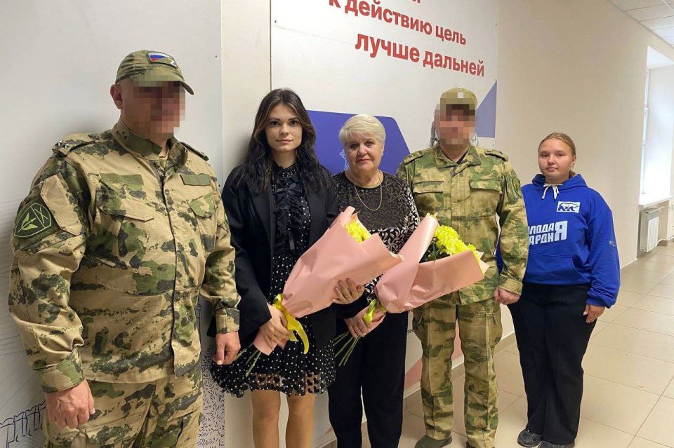 Классруков профильных кадетских классов и директоров школ Генического, Скадовкого, Чаплинского и Каланчакского округов поздравили Росгвардейцы и единороссы с Днём учителя