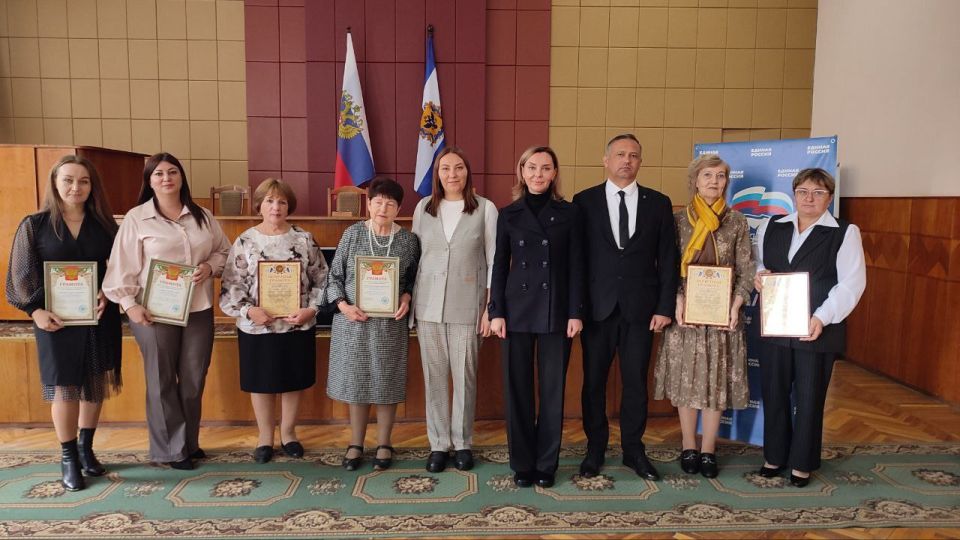 Ольга Осипенко: Поздравили с Днём учителя выдающихся педагогов Новотроицкого округа