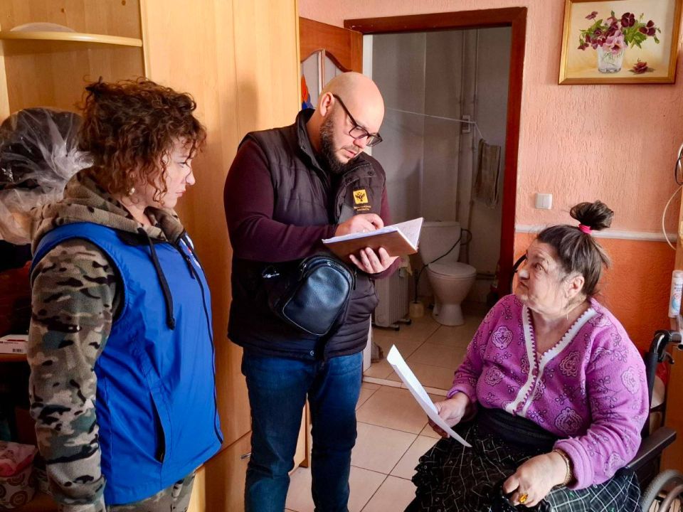 Омбудсмен Херсонской области и советник уполномоченного по правам человека России пообщались с жителями ПВР в Скадовском округе