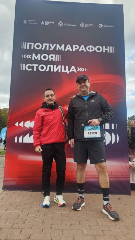 5 октября в Москве, на Воробьёвых горах, прошёл полумарафон "Моя столица", в котором принял участие Руководитель Постоянного Представительства Херсонской области при Правительстве РФ Владимир Боделан и сотрудники Постпредства