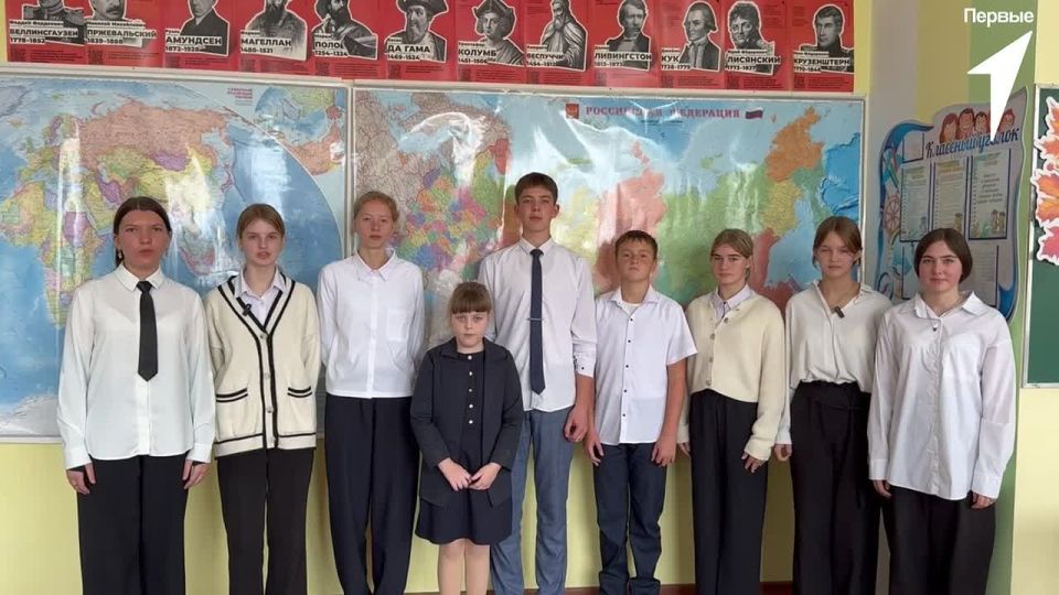 Первые Приморской школы поздравили Владимира Путина с днем рождения