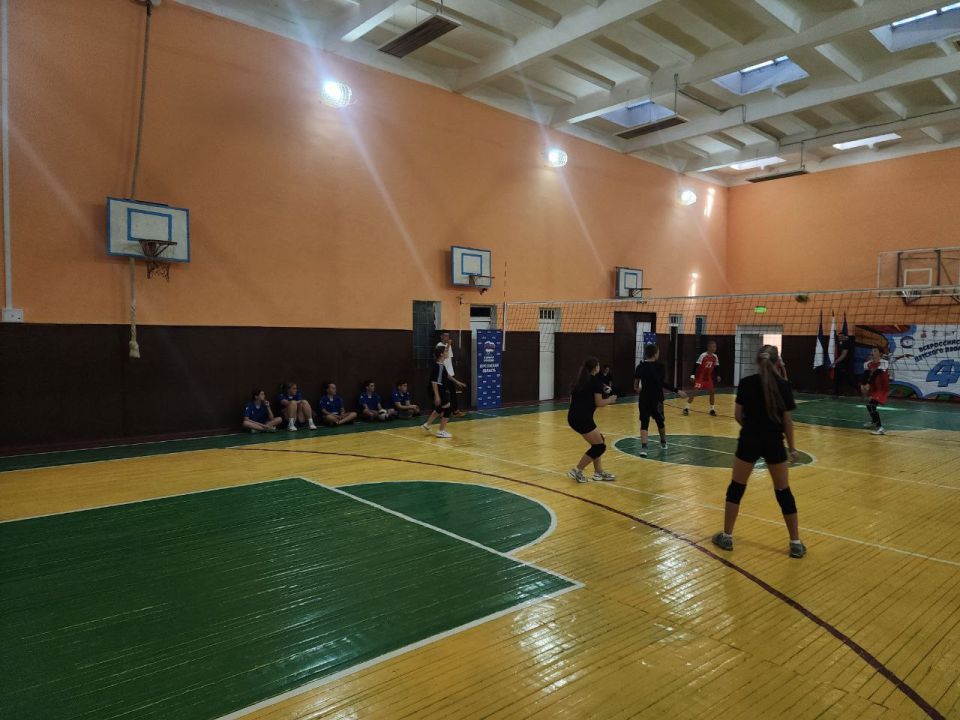 За гранью победы: наши волейболисты покоряют область!