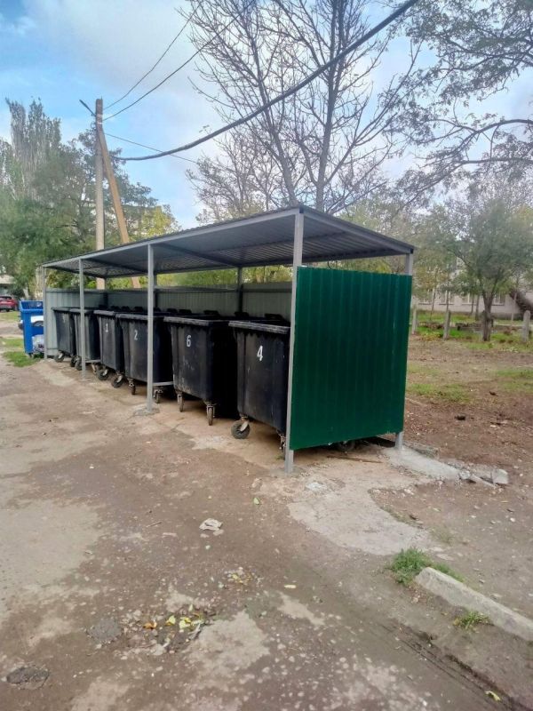 В Новотроицком муниципальном округе возводят площадки для контейнеров