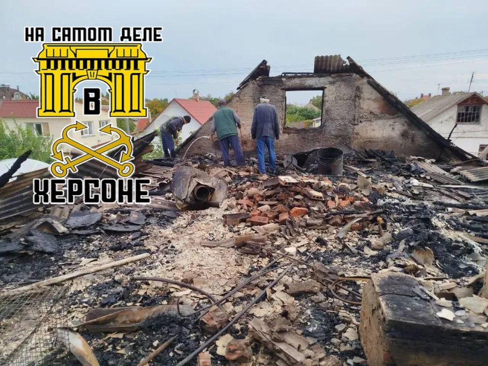 ВСУшники повредили частный дом в Новой Каховке, сбросив боеприпас на крышу