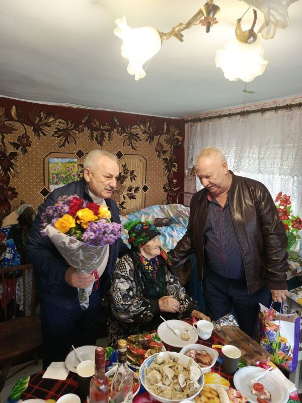В Александровке поздравили с 99-летним юбилеем старейшую жительницу села