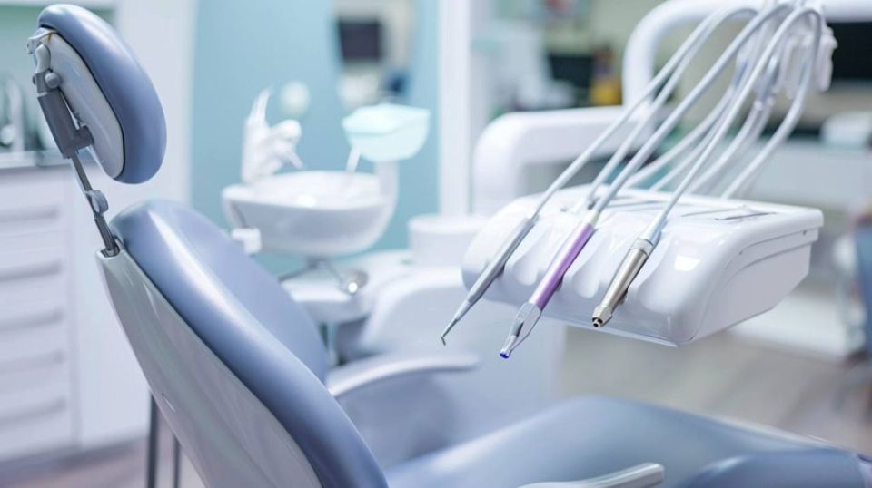 Московские стоматологи принимают более 20 пациентов в день в Нижнесерогозской ЦРБ