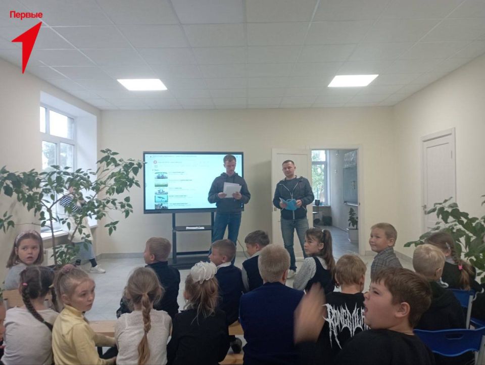 Первые Лазурненской школы посетили урок безопасности