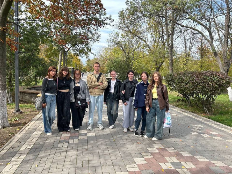 Будущие фармацевты изучают лекарственные растения родного края