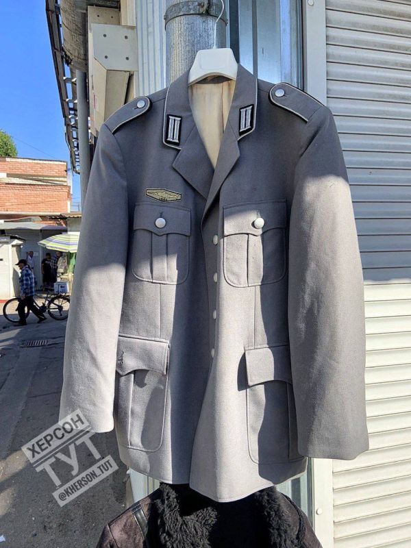 На херсонском базаре продают фашистский китель