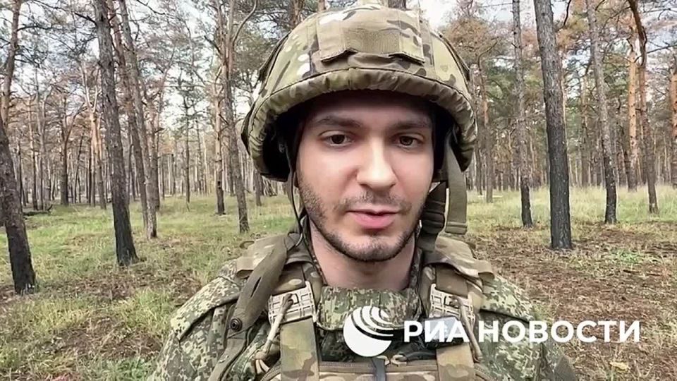 Расчет 120-мм миномета группировки войск "Днепр" уничтожил скопление украинских боевиков в оккупированном киевским режимом Бериславе Херсонской области, сообщил наблюдавший за работой расчета корреспондент РИА Новости