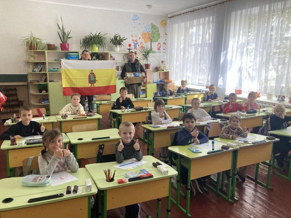 Рязанцы передали гумпомощь в Рубановскую школу
