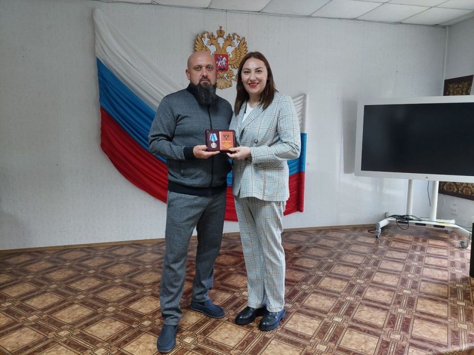 Евгения Кузьменко: Губернатор Херсонской области Сальдо Владимир Васильевич наградил моего заместителя Лепа Александра Евгеньевича памятной медалью «За подготовку и проведение референдума о вхождении Херсонской области в...