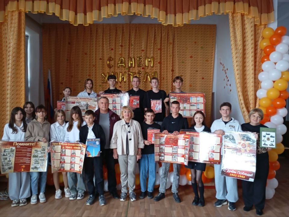 Депутат Виталий Сметанин и председатель благотворительного фонда Татьяна Калиновская посетили Мирненскую школу