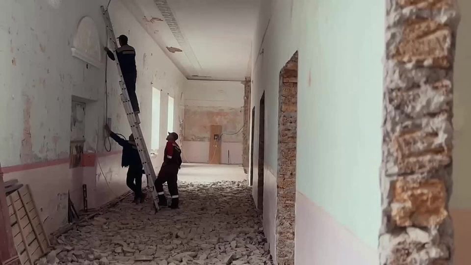 Владислав Ярченко проверил ход строительных работ в новом молодёжном центре «Каланчак»