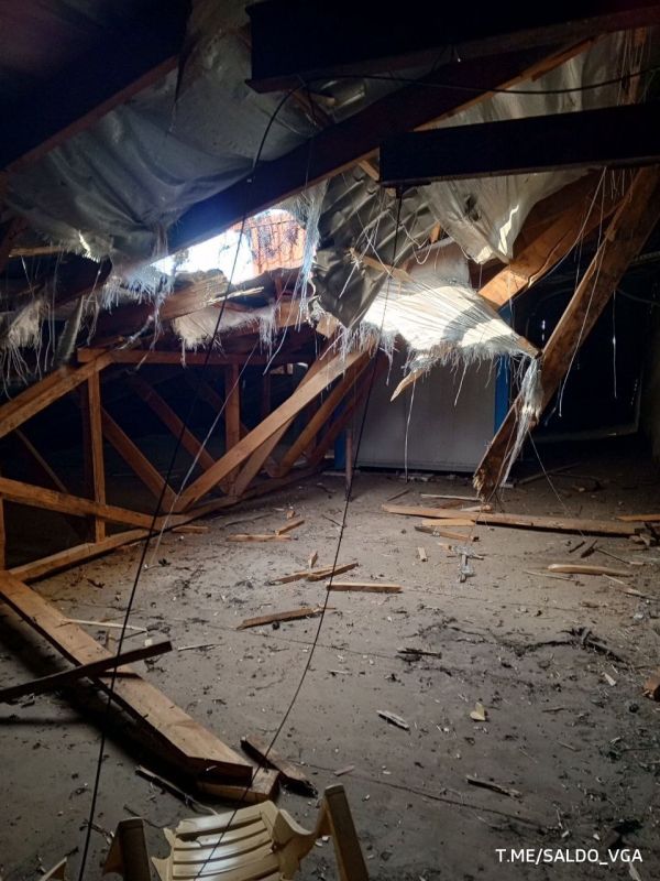 Двое взрослых и 10-летний ребенок погибли в ходе украинского обстрела жилого сектора в Алешках в Херсонской области, сообщил губернатор Сальдо