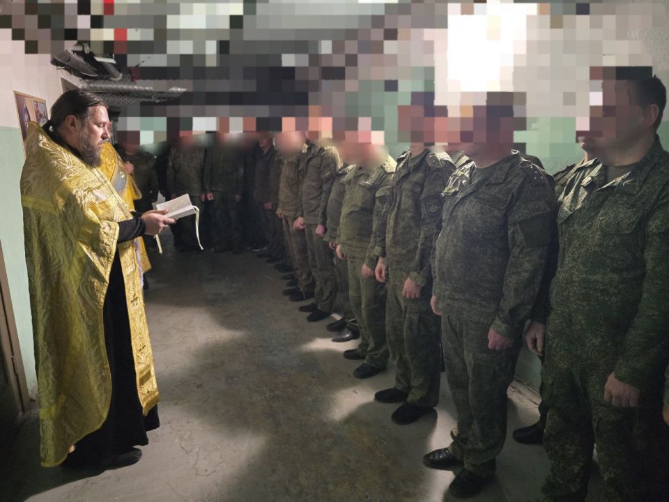 Икона святого Феодора Ушакова с частицей мощей принесена воинам