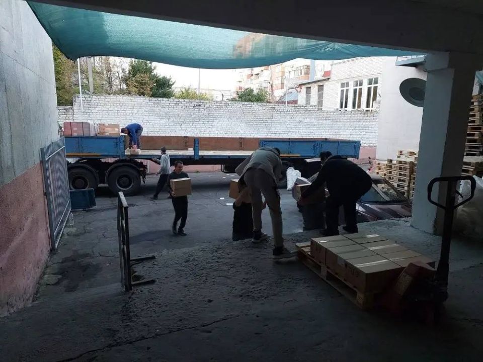 В Новую Каховку привезли гуманитарную помощь