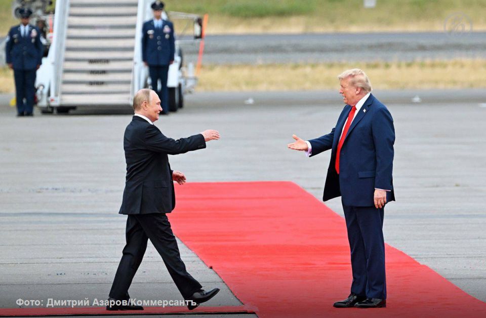 Владимир Путин во время разговора с Дональдом Трампом заявил, что для завершения конфликта территория ДНР должна полностью перейти под контроль российской армии, пишет The Washington Post со ссылкой на источники