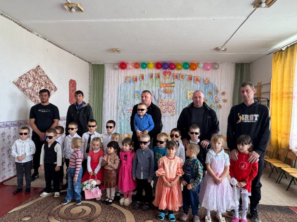 С Днем отца, дорогие папы!