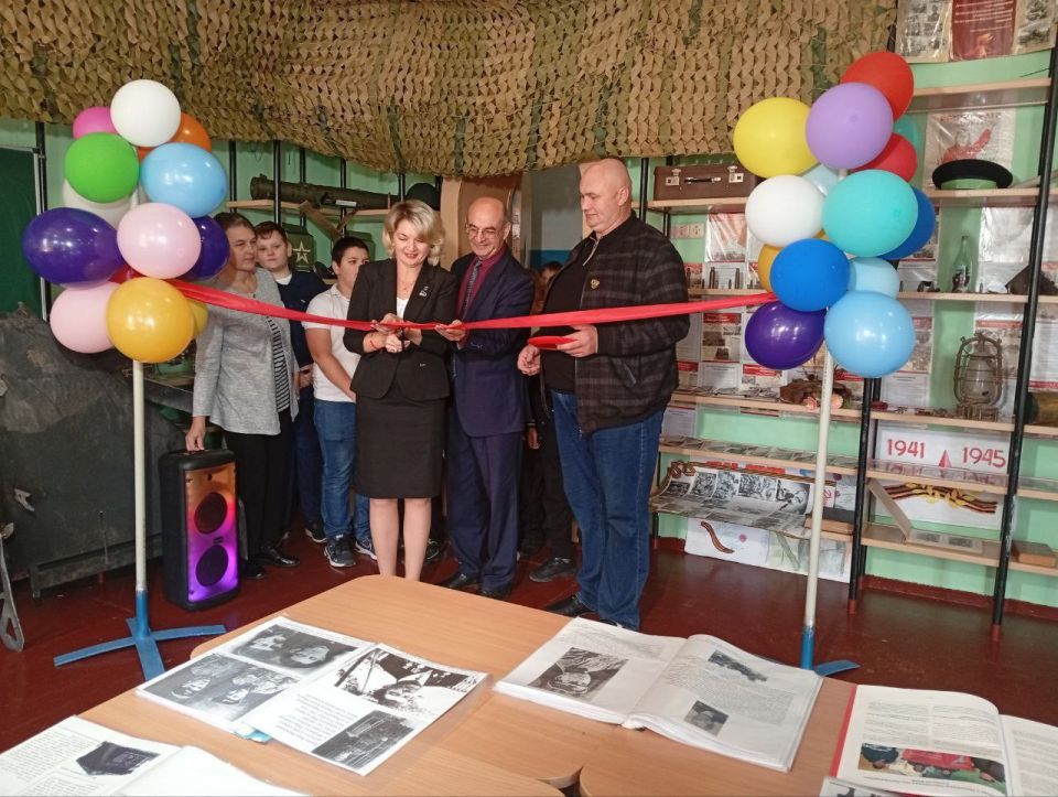 В Лазурненской школе открыли школьный музей «Веков связующая нить»