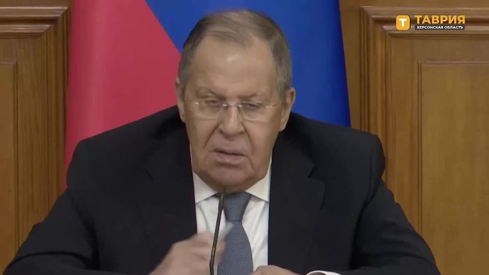 Россия придерживается договоренностей Владимира Путина и Дональда Трампа, достигнутых на Аляске, заявил глава МИД РФ