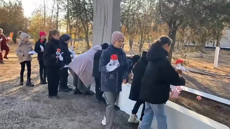 22 октября в Доме культуры села Верхние Серогозы состоялось совместное мероприятие с библиотекой и учащимися младших классов, посвящённое Дню Белых Журавлей — памятной дате, установленной в память о погибших в войнах и...