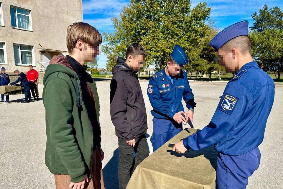 В Крыму завершился сбор для учащихся подшефного класса Росгвардии из Херсонской области
