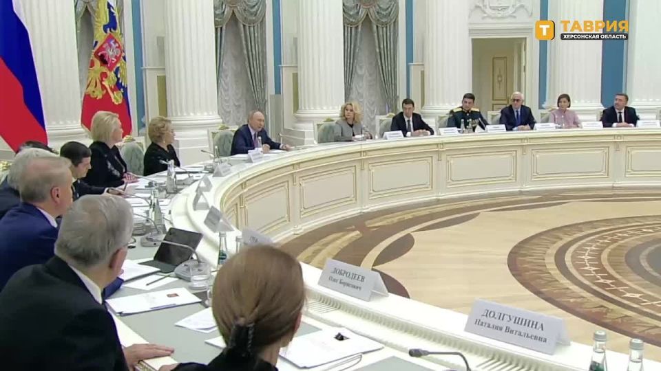 В России, где проживает более 192 этносов, отношение к матери имеет особое значение, отметил Владимир Путин