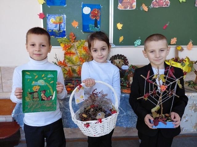 В Скадовской школе №1 проходит яркий праздник «Золотая осень» для начальных классов