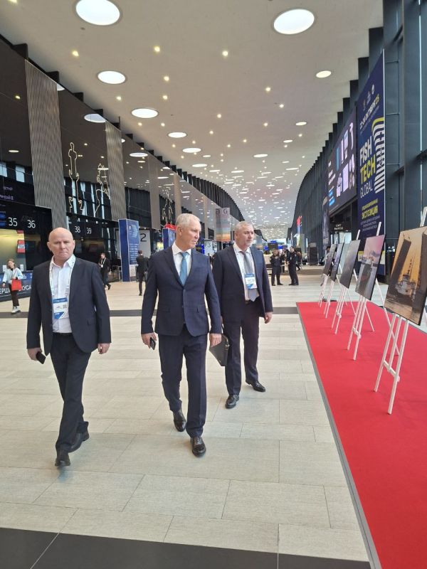 Владимир Сальдо на полях Международного рыбопромышленного форума пообщался с зампредседателя Правительства России Дмитрием Патрушевым и губернатором Санкт-Петербурга Александром Бегловым