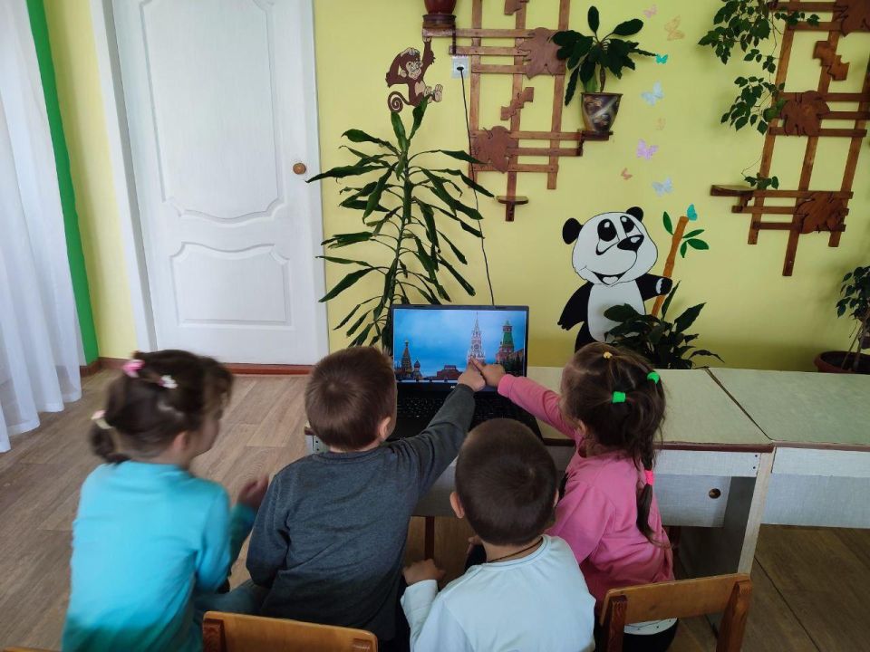 Юные патриоты из детского сада побывали на виртуальной экскурсии по Красной площади