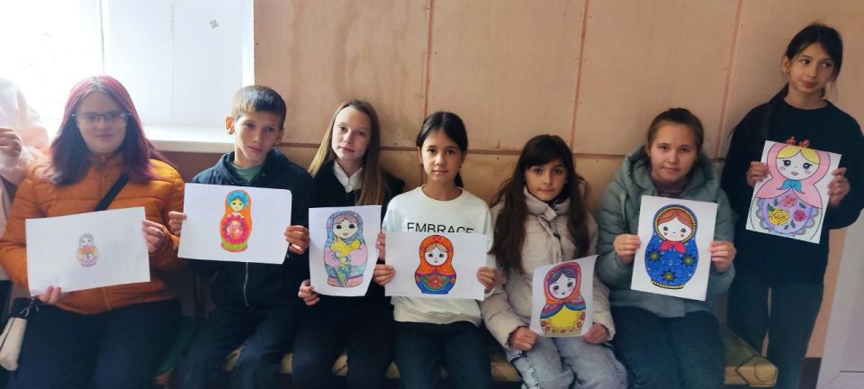 24 октября в Нижнесерогозском центре культуры и досуга прошло мероприятие «Матрёшка: Душа России», которое позволило прикоснуться к удивительным страницам русской культуры