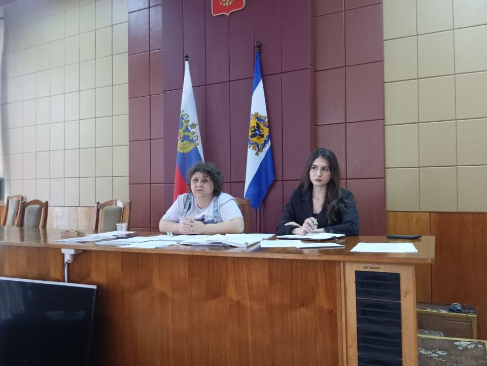 Сегодня в администрации Новотроицкого МО состоялось очередное заседание КДН и ЗП. На повестку дня вынесено 14 вопросов