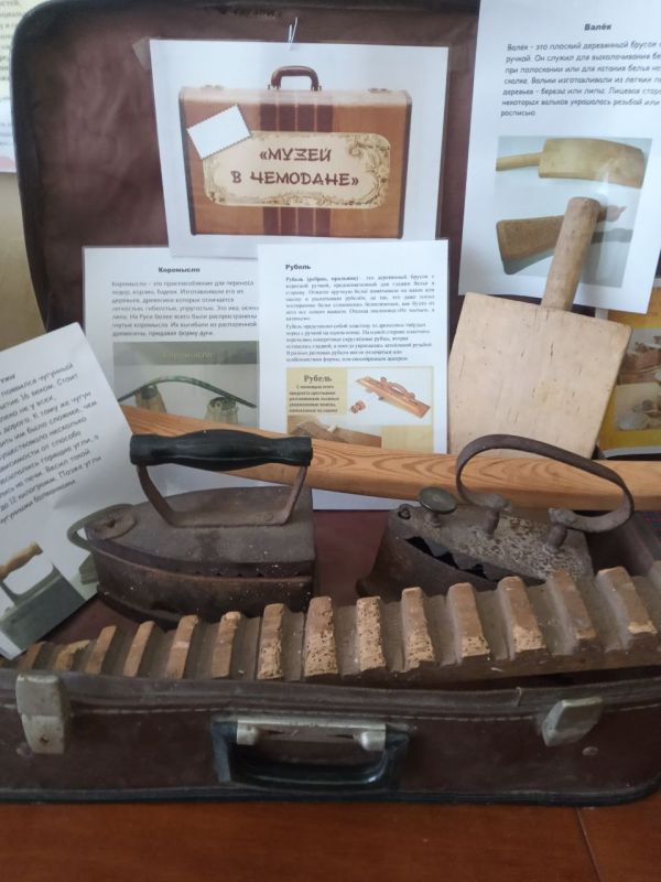 В ГБОУ ХО "Ольгинская школа Горностаевского района " стартовал уникальный проект по созданию передвижного "Музея в чемодане", посвящённого сохранению исторической памяти и патриотическому воспитанию