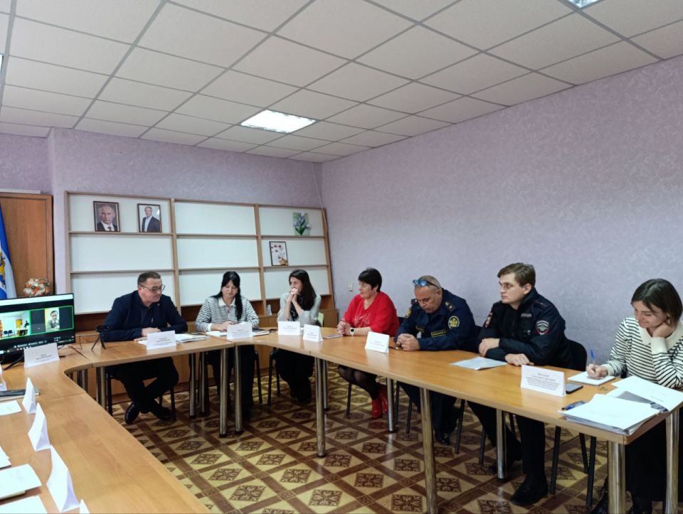 В Чаплинском округе родитель оштрафован на 6 500 рублей за управление подростком транспортом и нарушение правил использования мотошлемов