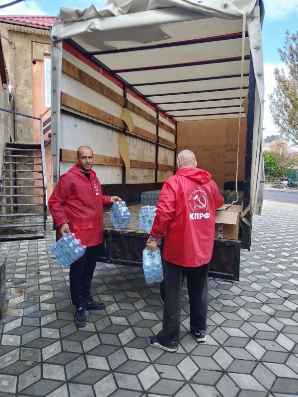 Рамиль Замалетдинов: Тысяча комплектов школьной формы и около двух тонн питьевой воды доставлены в распределительный центр гуманитарный помощи