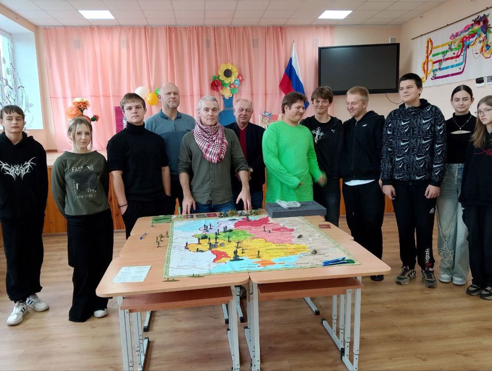 В Лазурненской школе прошла патриотическая игра о Великой Отечественной войне