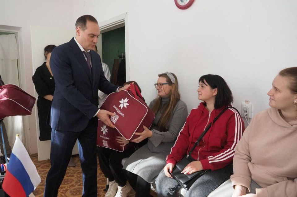Глава Мордовии вручил подарки будущим мамам из Каланчакского округа