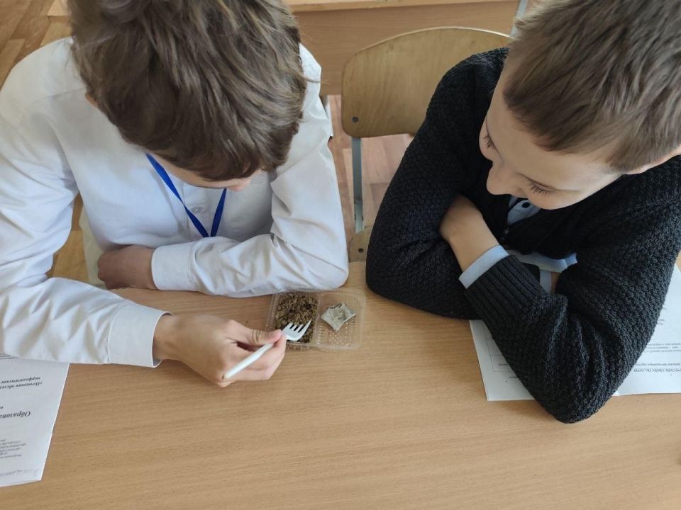 Юные лесничие изучают почвы заповедных территорий