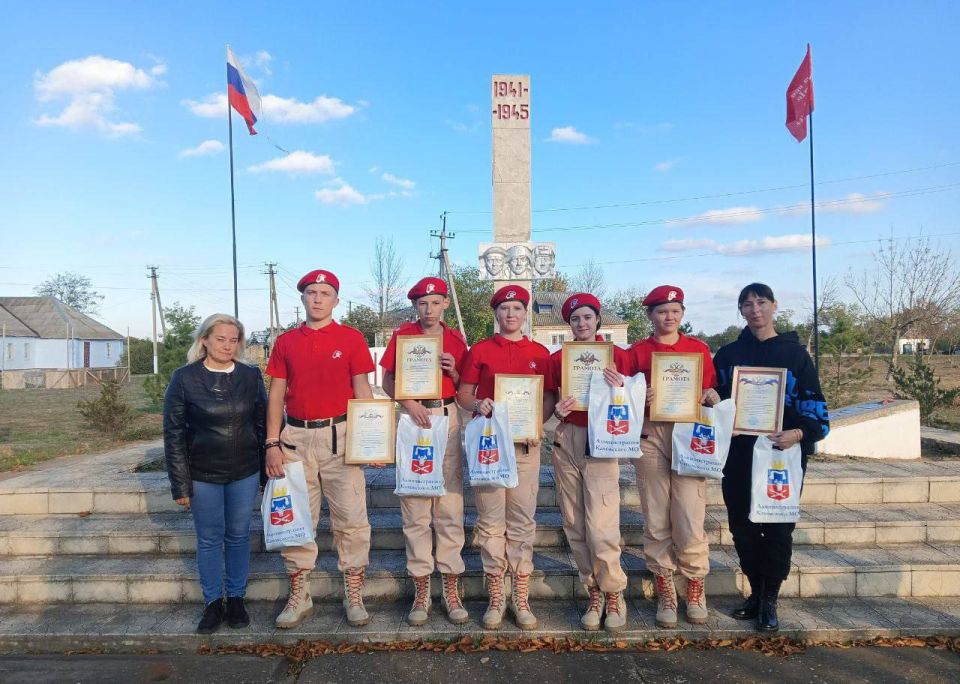 Юнармейцам Каховского округа вручили грамоты от главы муниципалитета за вклад в развитие военно-патриотического движения на территории округа
